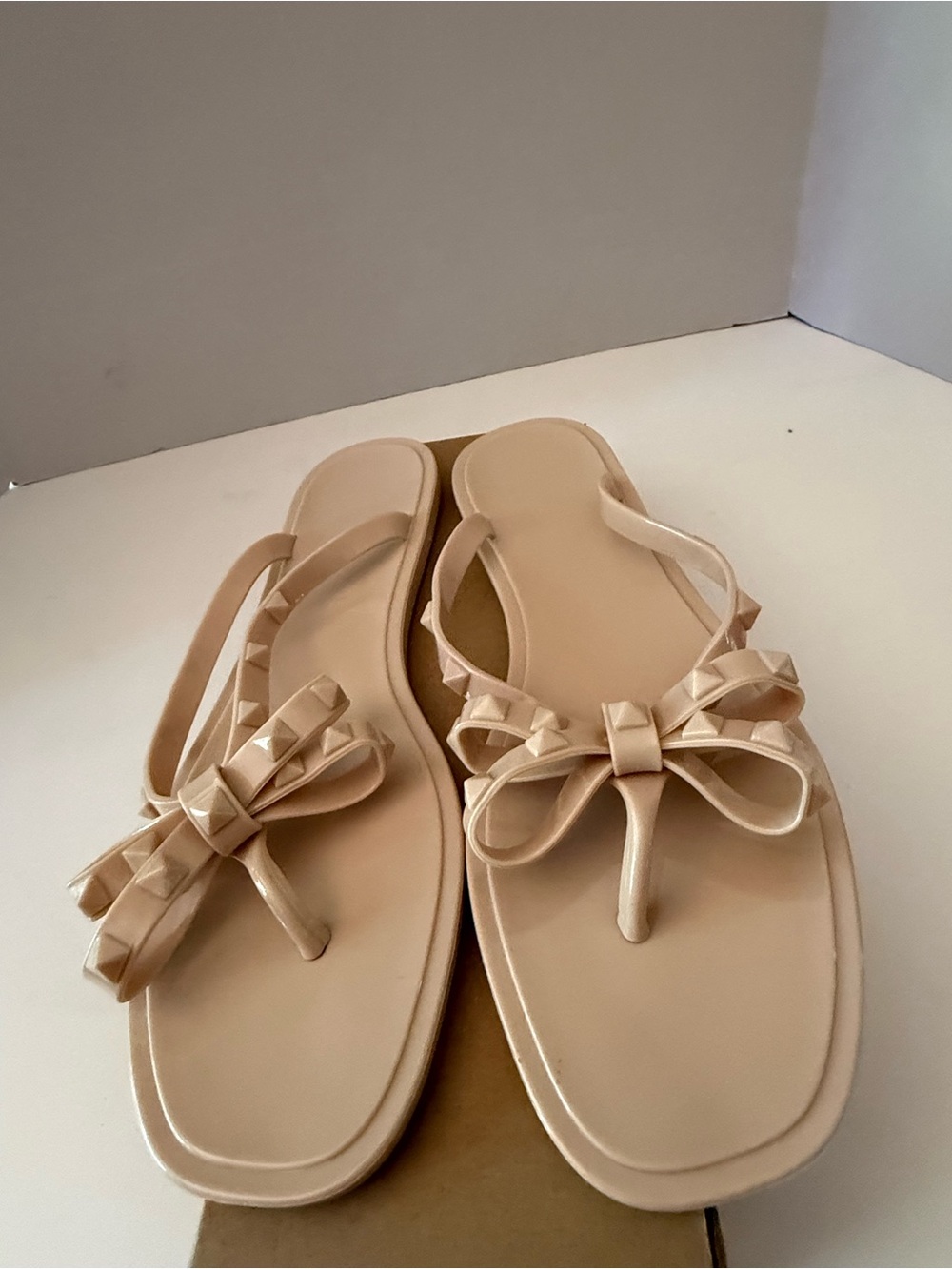 OMGARD Women's Jelly Tan Bow Thong Sandals Size 7 NEW